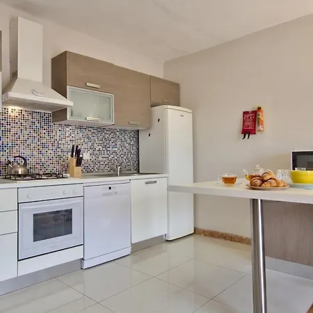 Spinola Fantastic Seafront Duplex & Penthouse *